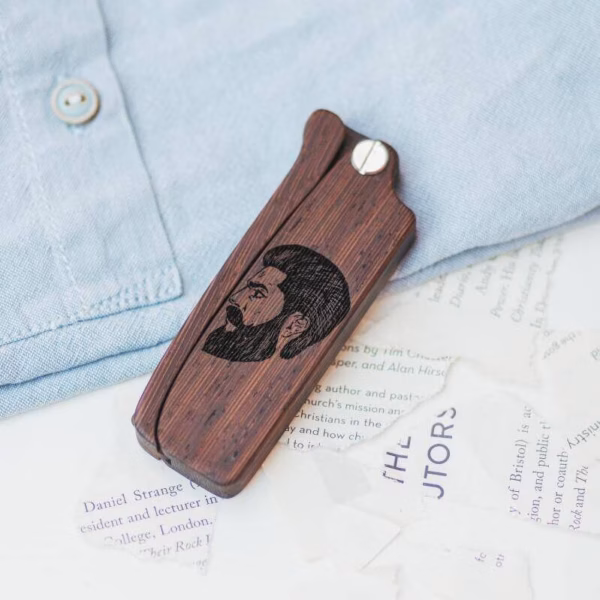 enjoythewoodestonia puidust kokkupandav habemekamm man