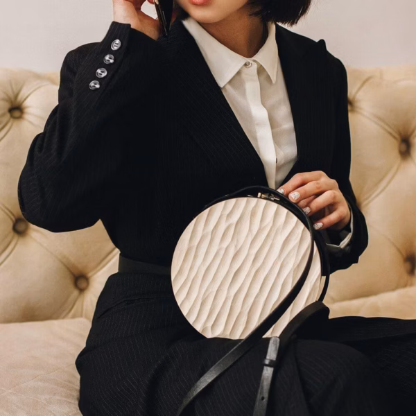 enjoythewoodestonia puidust külgedega ümmargune nahkkott