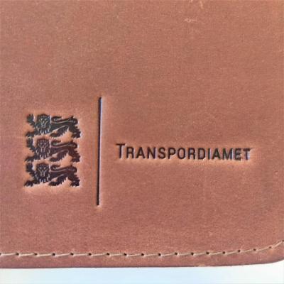 enjoythewoodestonia pressitud logoga nahast märkmikud Transpordiametile