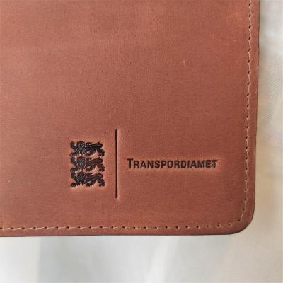 enjoythewoodestonia pressitud logoga nahast märkmikud Transpordiametile