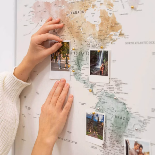 enjoythewoodestonia maailma kaart lõuendil colorful